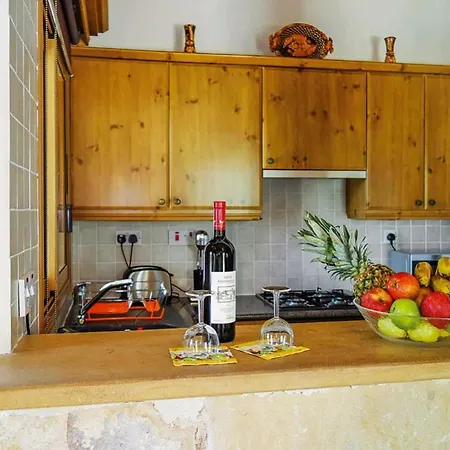 In Sleeps 6 Includes Swimming Pool Air Con And Wifi