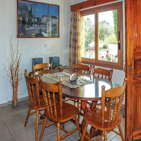 In Sleeps 6 Includes Swimming Pool Air Con And Wifi