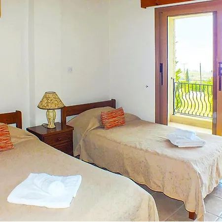 In Sleeps 6 Includes Swimming Pool Air Con And Wifi